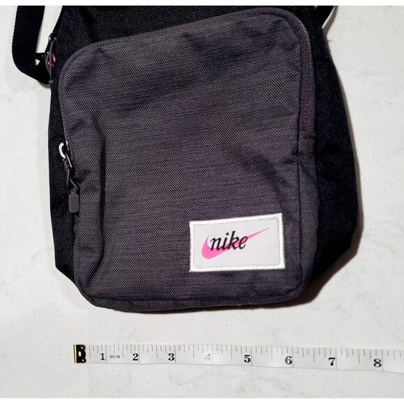 Nike Tech Slate 3 Pocket Zippered Crossbody/Shoulder Strap 9" Bag Unisex NWOT - Picture 3 of 12